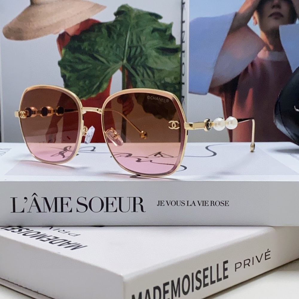 CHANEL Gold Frame Pink Gradient Lens Sunglasses - Picture 2 of 8